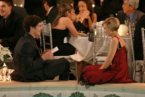 Adam Brody, Samaire Armstrong - The O.C. - The Best Chrismukkah Ever - Photos