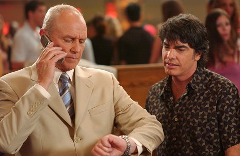 Alan Dale, Peter Gallagher - The O.C. - The Strip - Photos