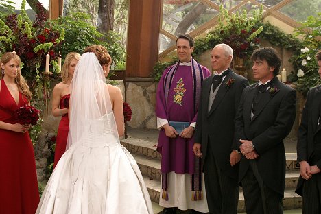 Amanda Righetti, Alan Dale, Peter Gallagher - The O.C. - The Ties That Bind - Photos