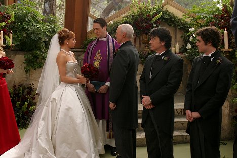 Melinda Clarke, Alan Dale, Peter Gallagher, Adam Brody - The O.C. - The Ties That Bind - Photos