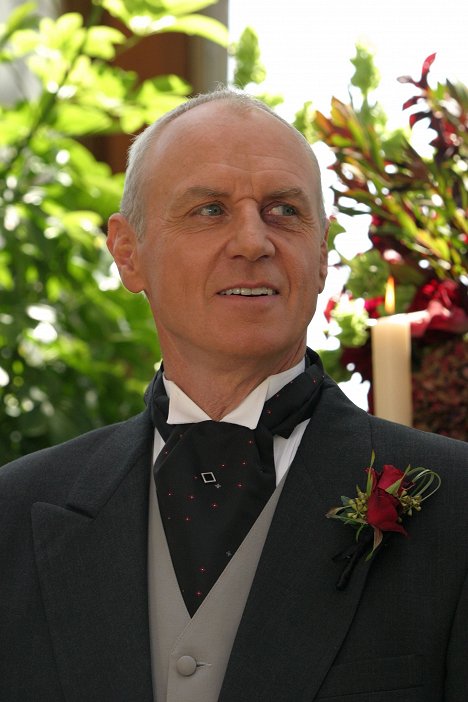 Alan Dale - The O.C. - The Ties That Bind - Photos