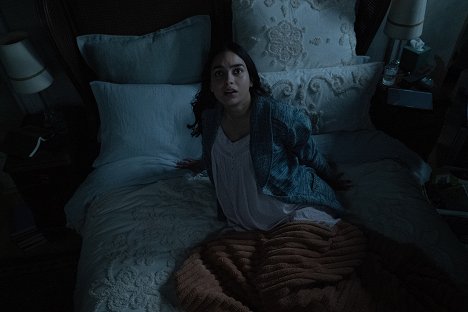 Melissa Barrera - Bed Rest - Z filmu