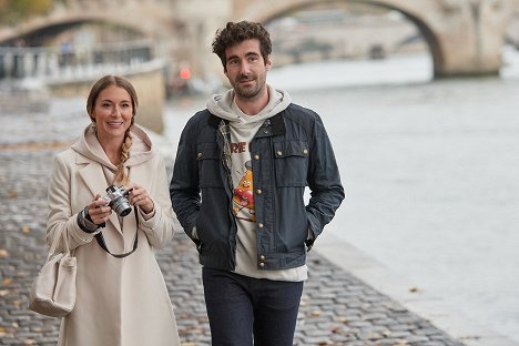Alexa PenaVega, Nicholas Bishop - A Paris Proposal - Filmfotos