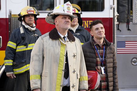 Mike O'Malley, Chris Perfetti - Abbott Elementary - Fire - Photos