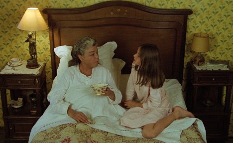 Simone Signoret, Laetitia Chauveau - L'Adolescente - Film