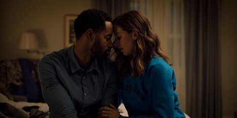 Jay Ellis, Alison Brie - Somebody I Used to Know - Filmfotos