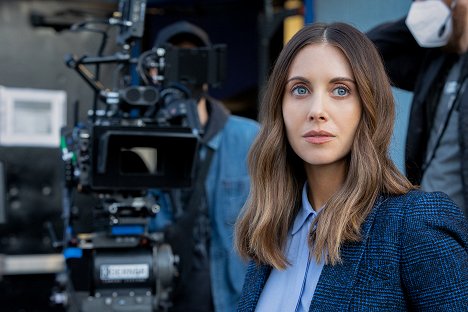 Alison Brie - Somebody I Used to Know - Tournage