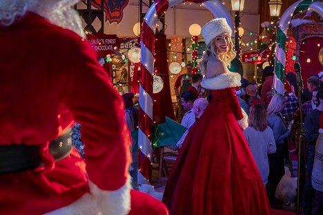 Brianne Howey - Ginny a Georgia - Ginny a Georgia, veselej vánoční speciál - Z filmu