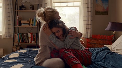 Brianne Howey, Antonia Gentry - Ginny a Georgia - Ginny a Georgia, veselej vánoční speciál - Z filmu