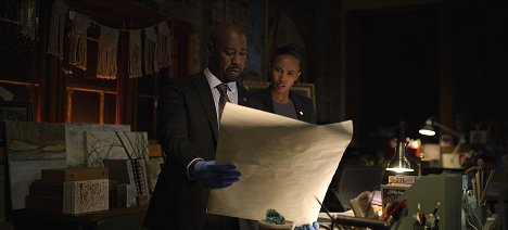 D.B. Woodside, Fola Evans-Akingbola - El agente nocturno - Aguas profundas - De la película