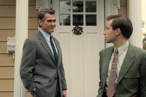 Billy Crudup, Nicholas Podany - Hello Tomorrow! - Great Salesmen Make Their Own Turf - Filmfotos