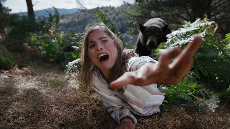 Hannah Hoekstra - Crazy Bear - Film