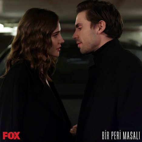 Hazal Filiz Küçükköse, Tarık Emir Tekin - Bir Peri Masalı - Photos