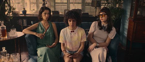 Nilay Erdonmez, Berfu Halisdemir, Nil Sude Albayrak - Şahmaran - El torbellino de la vida - De la película