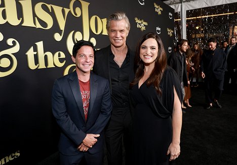 Daisy Jones & The Six Los Angeles Red Carpet Premiere and Screening at TCL Chinese Theatre on February 23, 2023 in Hollywood, California - Scott Neustadter, Timothy Olyphant - Daisy Jones & the Six - Tapahtumista
