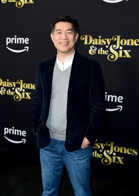 Daisy Jones & The Six Los Angeles Red Carpet Premiere and Screening at TCL Chinese Theatre on February 23, 2023 in Hollywood, California - Albert Cheng - Daisy Jones & the Six - Tapahtumista