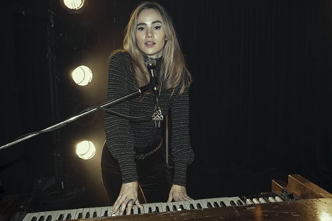 Suki Waterhouse - Daisy Jones & the Six - Stopa 1: Pojď si pro to - Z filmu