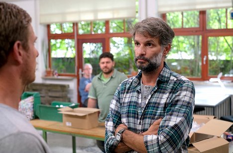 Luca Zamperoni - Toni, männlich, Hebamme - Eine Klasse für sich - Photos