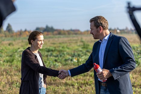 Zuzana Vejvodová, Stanislav Majer - Jedna rodina - Lajkujte! - Van film