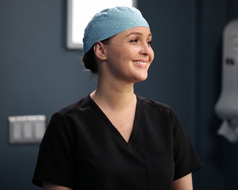 Camilla Luddington - Grey's Anatomy - All Star - Van film