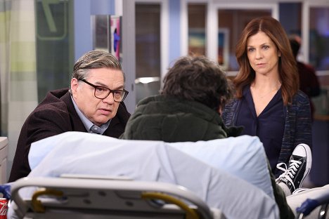Oliver Platt, Karin Anglin - Chicago Med - Those Times You Have to Cross the Line - Van film
