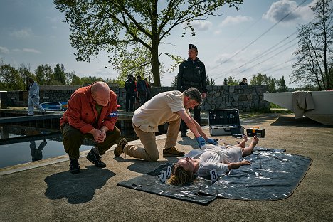 David Novotný, Martin Myšička, Kristýna Kuruc - Místo zločinu České Budějovice - 40 růží - Z filmu