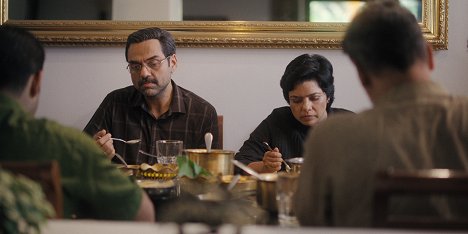 Abhay Deol, Rajshri Deshpande - Justicia bajo fuego - De la película