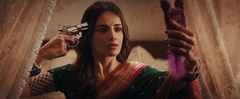 Radhika Madan - Kuttey - De la película