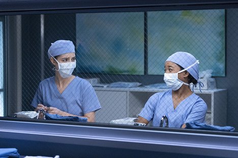 Adelaide Kane, Alexis Floyd - Grey's Anatomy - Die jungen Ärzte - Ein Tag mit Folgen - Filmfotos