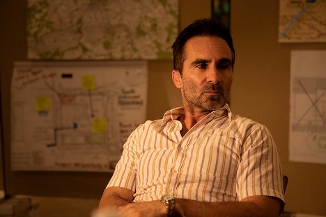 Nestor Carbonell - Bankový lupič - Z filmu