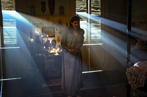 Alexandra Daddario - Mayfair Witches - What Rough Beast - Film