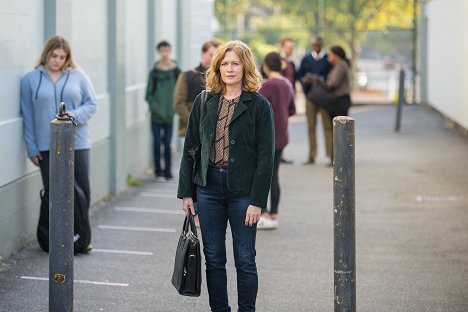 Mireille Enos - Szczęściarz Hank - Pilot - Z filmu