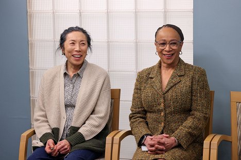 Jodi Long, S. Epatha Merkerson - Chicago Med - Know When to Hold and When to Fold - Filmfotos