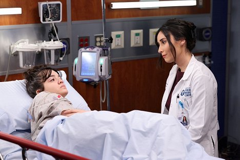 Galilea La Salvia, Lilah Richcreek Estrada - Chicago Med - What You See Isn't Always What You Get - Filmfotos