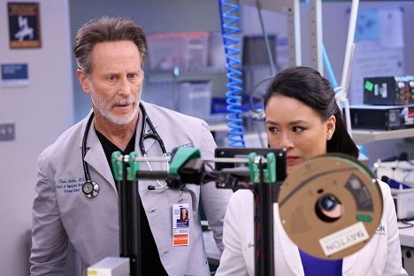 Steven Weber, T.V. Carpio - Chicago Med - What You See Isn't Always What You Get - Photos