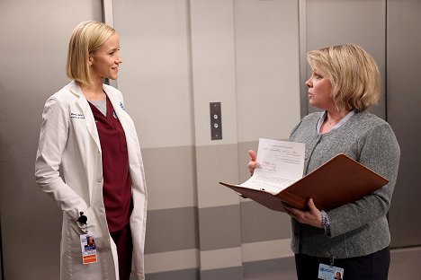 Jessy Schram, Jodi Kingsley - Chicago Med - On Days Like Today... Silver Linings Become Lifelines - Photos