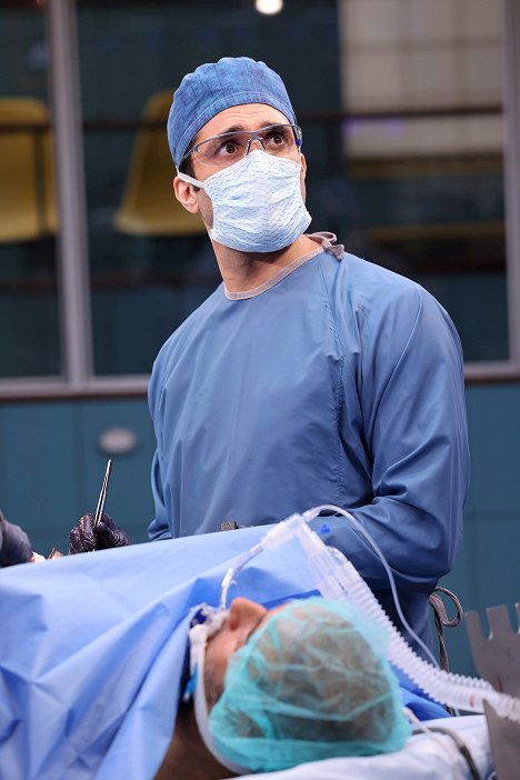 Dominic Rains - Nemocnice Chicago Med - It's an Ill Wind That Blows Nobody Good - Z filmu