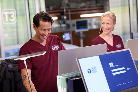 Ivan Shaw, Jessy Schram - Chicago Med - A Little Change Might Do You Some Good - Photos