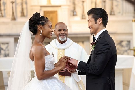 Yaya DaCosta, Brian Tee - Chicago Med - This Could Be the Start of Something New - Photos