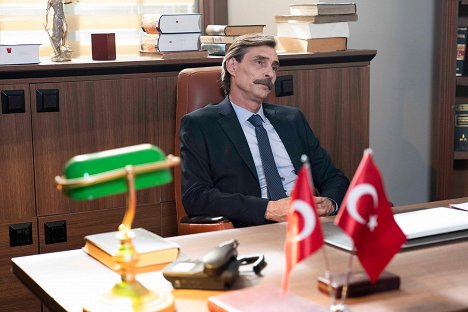 Erdal Beşikçioğlu - Hakim - Episode 9 - Filmfotos