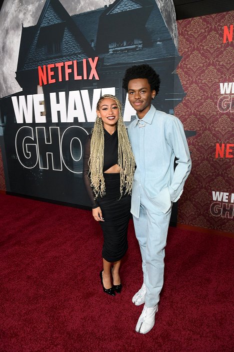 Netflix's "We Have A Ghost" Premiere on February 22, 2023 in Los Angeles, California - Lexi Underwood, Jahi Di'Allo Winston - We Have a Ghost - De eventos