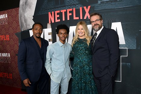 Netflix's "We Have A Ghost" Premiere on February 22, 2023 in Los Angeles, California - Anthony Mackie, Jahi Di'Allo Winston, Jennifer Coolidge, David Harbour - We Have a Ghost - De eventos