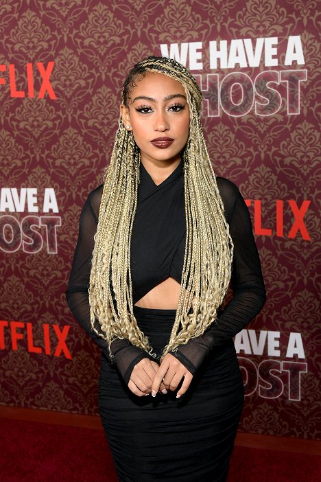 Netflix's "We Have A Ghost" Premiere on February 22, 2023 in Los Angeles, California - Lexi Underwood - We Have a Ghost - De eventos