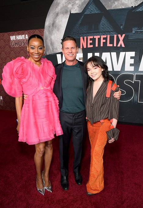 Netflix's "We Have A Ghost" Premiere on February 22, 2023 in Los Angeles, California - Erica Ash, Christopher Landon, Isabella Russo