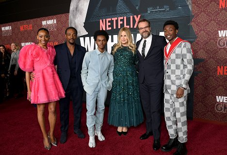 Netflix's "We Have A Ghost" Premiere on February 22, 2023 in Los Angeles, California - Erica Ash, Anthony Mackie, Jahi Di'Allo Winston, Jennifer Coolidge, David Harbour, Niles Fitch - Máme tu ducha - Z akcií