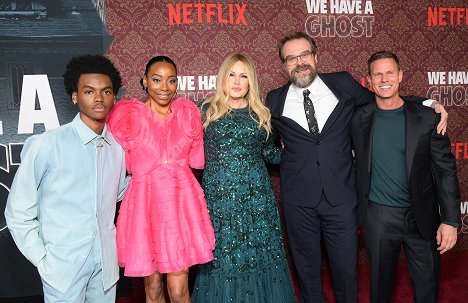 Netflix's "We Have A Ghost" Premiere on February 22, 2023 in Los Angeles, California - Jahi Di'Allo Winston, Erica Ash, Jennifer Coolidge, David Harbour, Christopher Landon - We Have a Ghost - De eventos