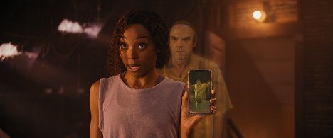 Erica Ash - We Have a Ghost - Filmfotos