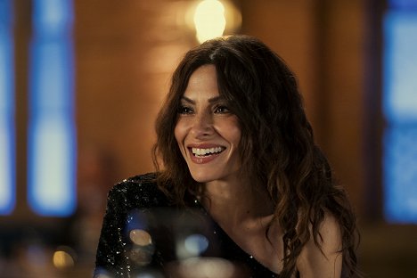 Sarah Shahi - Sex/Life - Welcome to New York - Photos