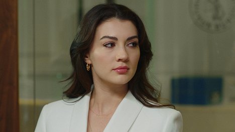 Burcu Özberk - Kraliçe - Episode 1 - Filmfotók