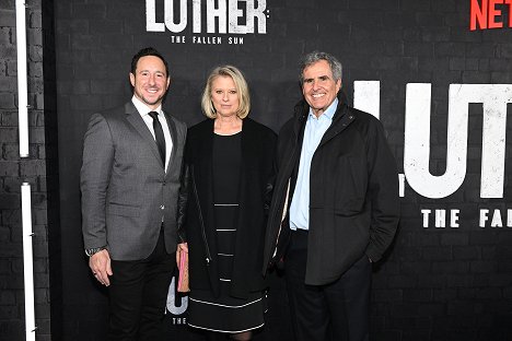 Luther: The Fallen Sun US Premiere at The Paris Theatre on March 08, 2023 in New York City - David Ready, Jenno Topping, Peter Chernin - Luther: Cae la noche - Eventos